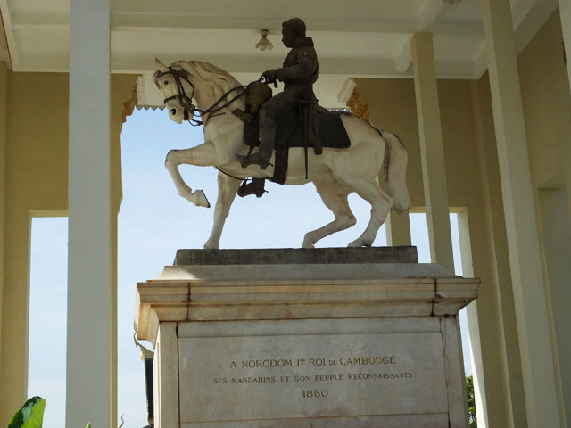 Statue équestre Norodom offerte par Napoléon III © Doré.Elisa