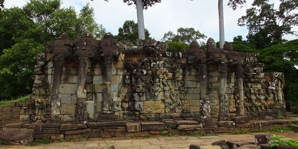Éléphants tricéphales - Angkor