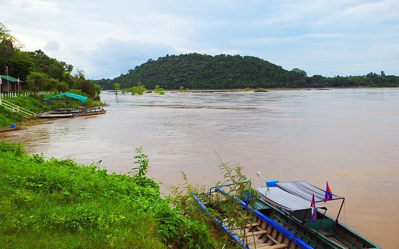 L'étendue du Mékong à la frontière du Laos