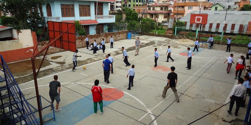 Partie de football - Katmandu satpragya school- Népal 2015 © Doré. Elisa